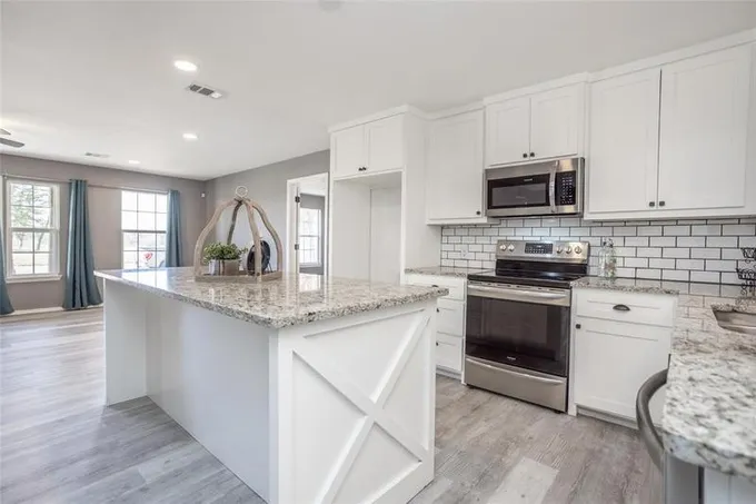 1406 S Grand Ave, Gainesville, TX 76240 for Sale
