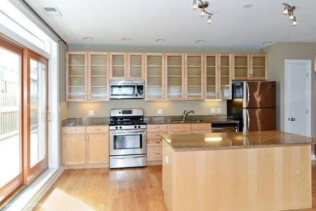 Condo For Rent In Chicago, Illinois for Sale