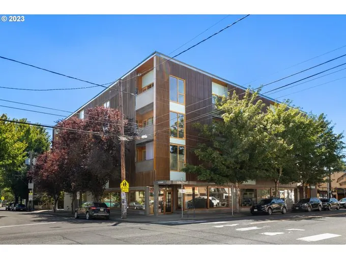 915 SE 35TH AVE 208, Portland OR 97214 for Sale