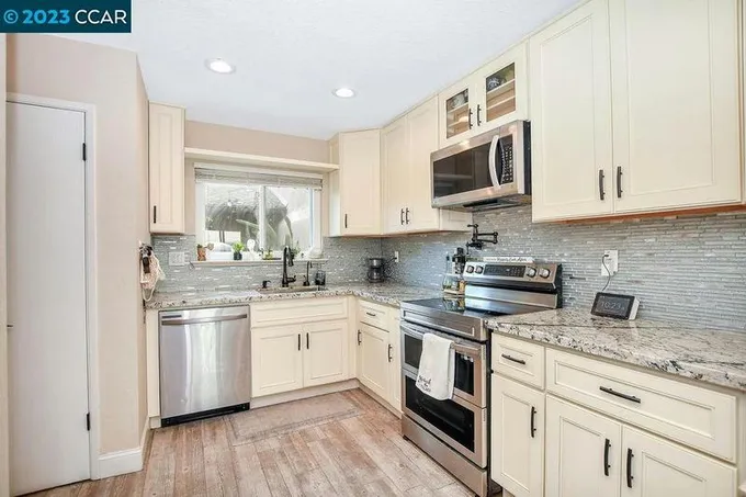 1757 LINDO ST, Benicia, CA 94510 Townhouse For Sale  MLS# 41045320