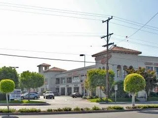Paramount, Possible uses include office, dental, medical for Rent