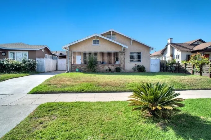 4247 Kenwood Ave, Los Angeles, CA 90037 - MLS SR23190923 for Sale