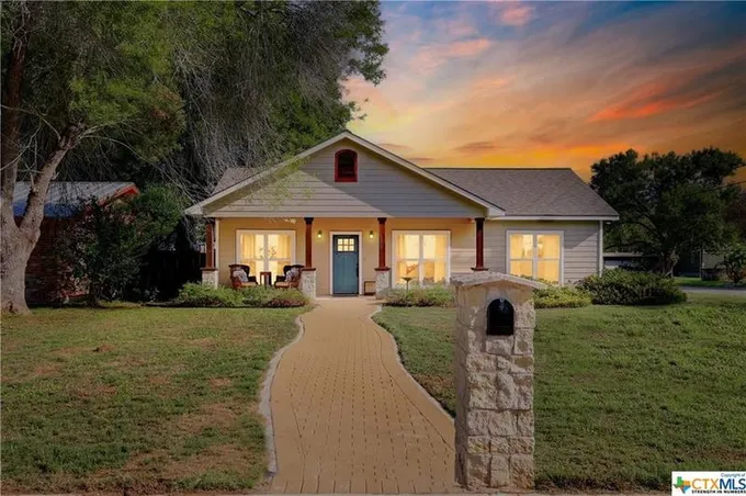 1329 E Milam Street, Luling, TX 78648 for Sale