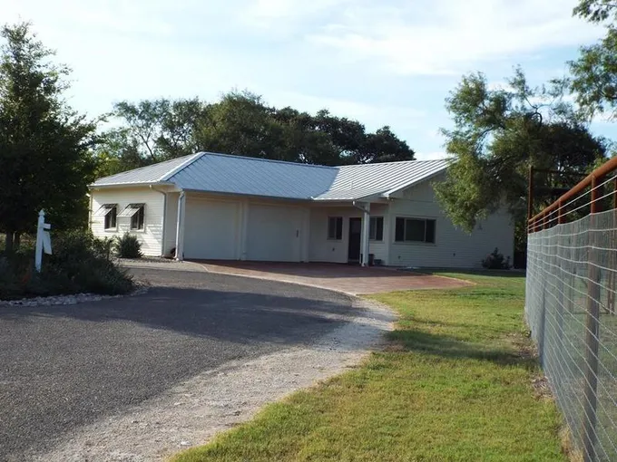 101 Erbe Ln, Fredericksburg, TX 78624 for Rent