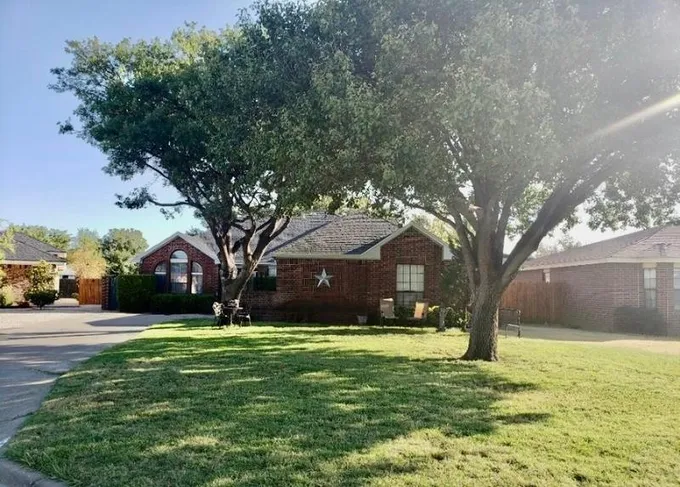 2708 Holliday Drive, Plainview, TX 79072 for Sale
