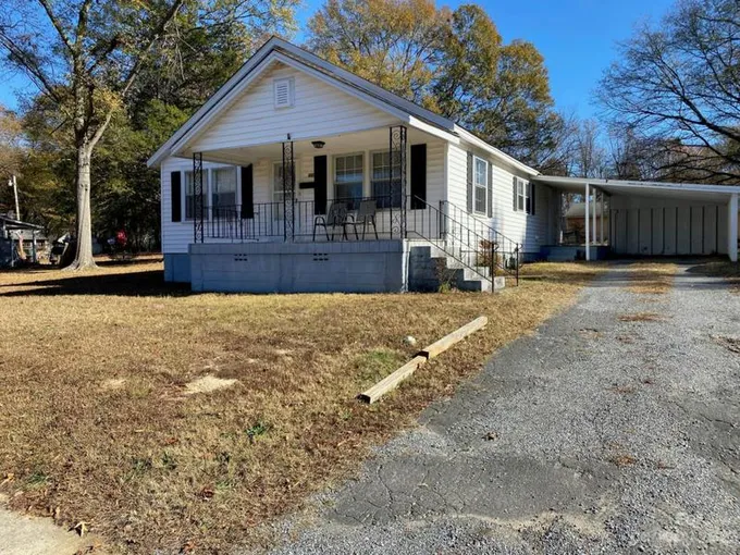 440 S COLLEGE ST, Dallas, NC 28034 Single Family Residence For Sale  MLS# 4090034
