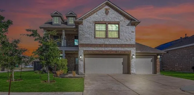 8403 Hunters Cliff Dr, Baytown, TX 77521 - MLS 58231343 for Sale