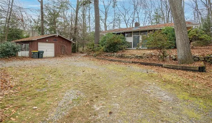 19 Maplecrest Dr, Smithfield, RI 02828  MLS# 1349084 for Sale