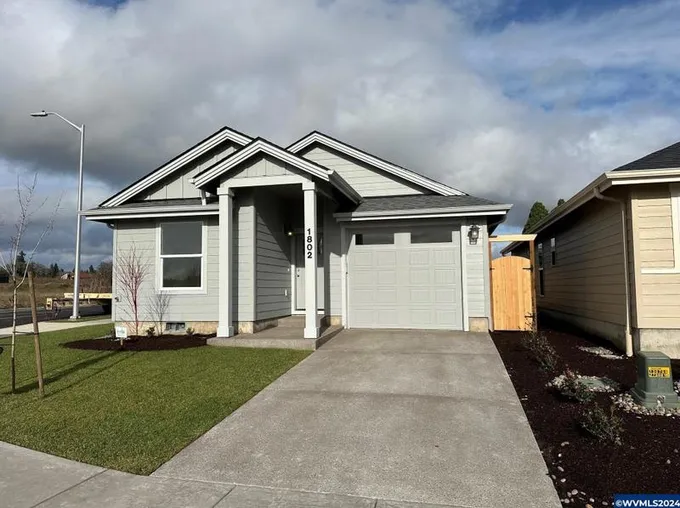 1802 SE Mulberry Av, Dallas, OR 97338 - MLS 808066 for Sale