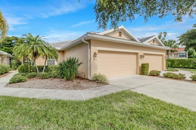 9904 Periwinkle Preserve Ln, Fort Myers, FL 33919 - MLS 223086351 for Sale
