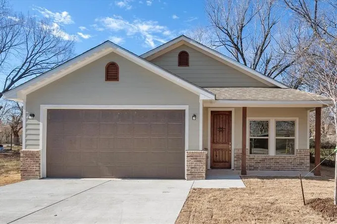 505 Sabine Ave, Cleburne, TX 76031 for Sale