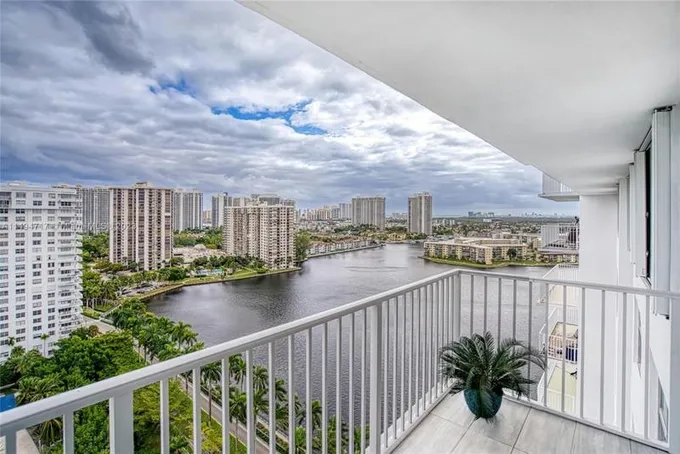 2801 NE 183RD ST APT 2014W, Aventura, FL 33160 Condominium For Sale  MLS# A11494717