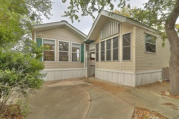 69 S Lake Dr, ROCKPORT, TX 78382 for Sale