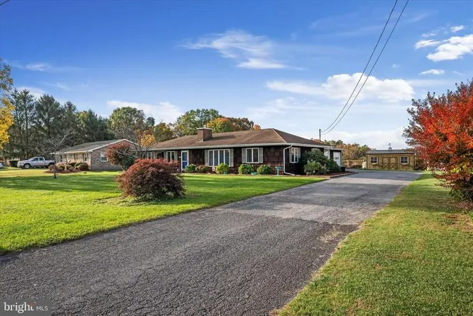 138 KNOLL DRIVE, MARTINSBURG, WV 25405  607374568 for Sale