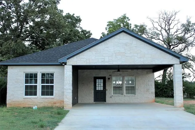 702 Cash St, Mount Pleasant, TX 75455 for Sale