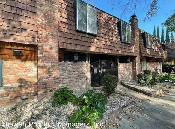 2807 H St Sacramento, CA 95816 - Home For Rent