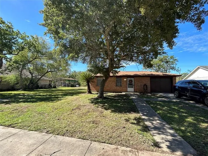 1913 Yellowstone St, Freeport, TX 77541 for Sale
