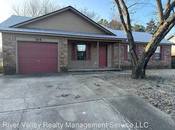 608 Shadow Dr Russellville, AR 72802 - Home For Rent