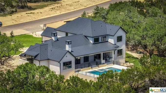 1621 Paradise Parkway, Canyon Lake, TX 78133 for Sale