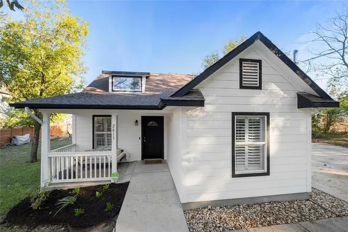 2011 Maxwell LN, Austin, TX 78741 for Sale