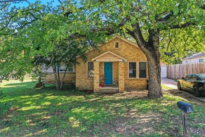 3200 Hiawatha Trl, Lake Worth, TX 76135 for Sale