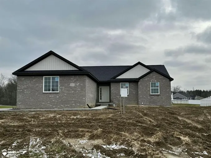 8233 PENINSULA CIR, Grand Blanc, MI 48439 Single Family Residence For Sale  MLS# 50126705