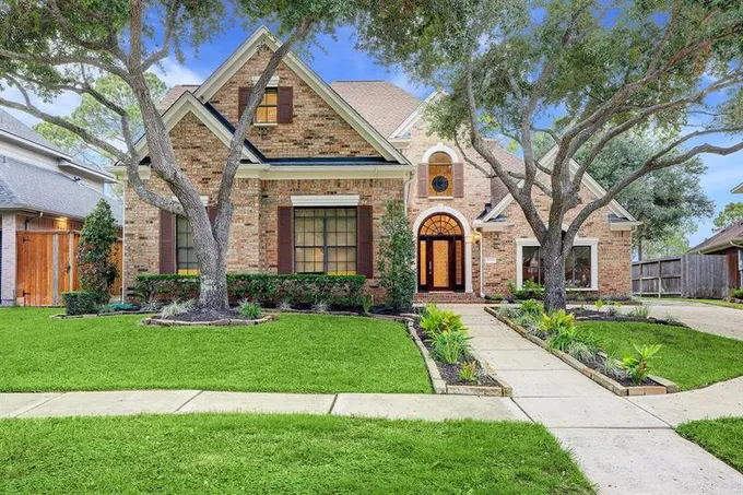 2410 Sawgrass Ct, League City, TX 77573 for Sale