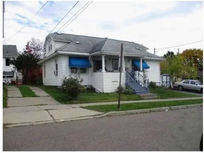 N Roosevelt Ave for Sale