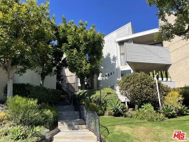 10521 National 115, Los Angeles CA 90034 for Sale