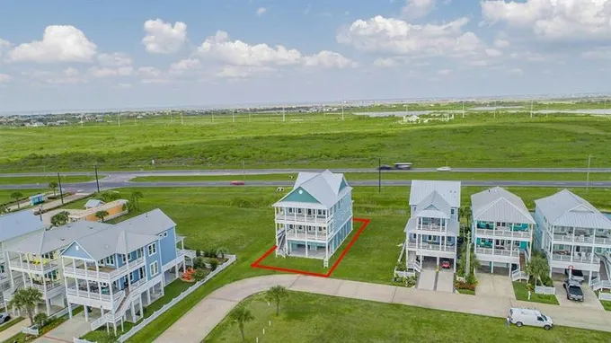 11434 Starfish Ln, Galveston, TX 77554 for Sale