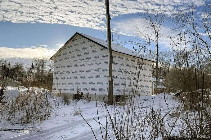 51561 E County Line Road, Middlebury, IN 46540  620779845 for Sale