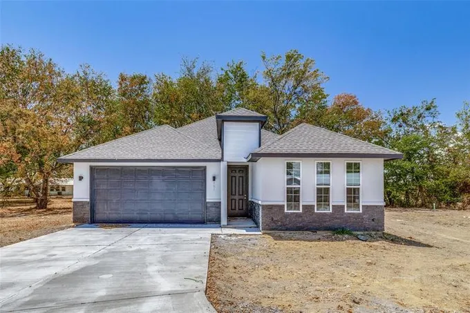 121 N 10th St, Mabank, TX 75147 for Sale