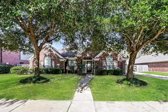2870 Wimbledon Ln, Friendswood, TX 77546 for Rent