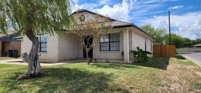 1502 Paseo Encinal Dr, Eagle Pass, TX 78852 for Sale