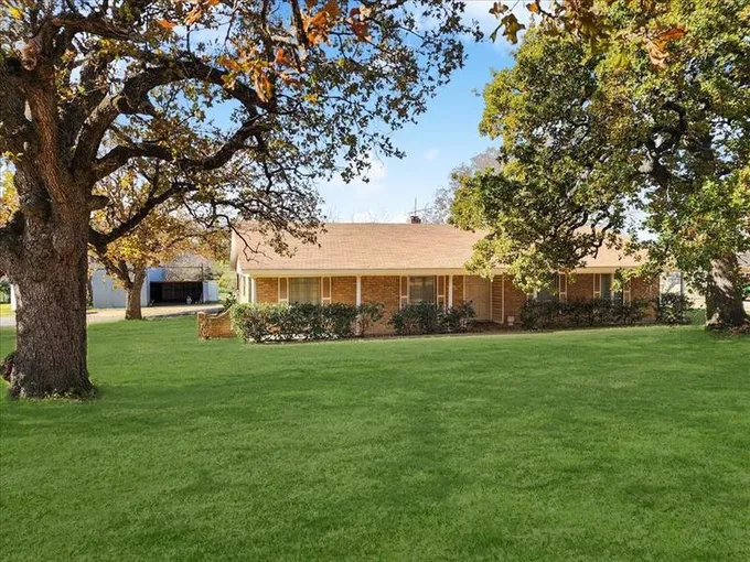 2010 Valley View Dr, Burleson, TX 76028 for Sale