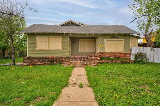 2309 Oakland Blvd, Fort Worth, TX 76103 - MLS 20288151 for Sale
