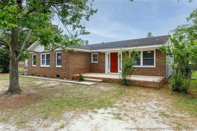 512 E MCLEAN ST, Saint Pauls, NC 28384 Single Family Residence For Sale  MLS# 717961