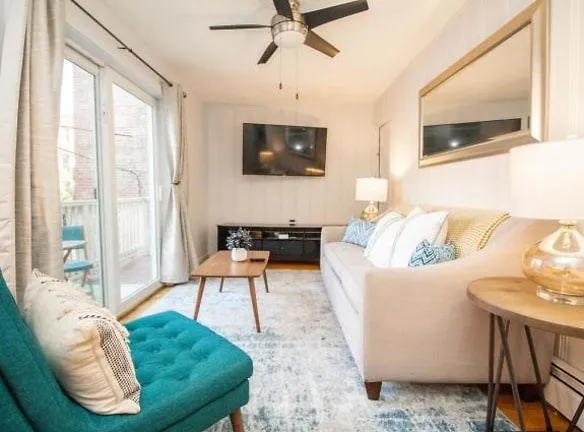 282 Washington St Brookline, MA 02445 - Home For Rent
