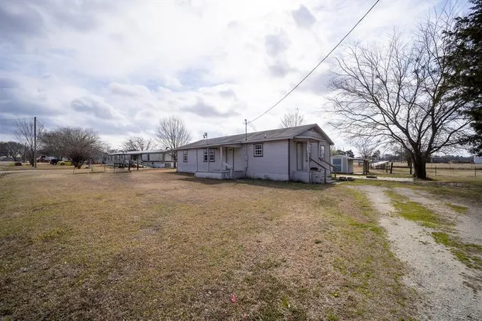 562 Smith Cir, Point, TX 75472 for Sale
