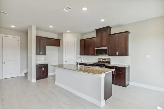 504 Hutchinson Ln, Lewisville, TX 75077 for Sale