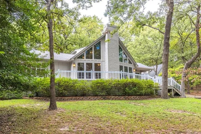 456 Deerpath Ln, Holly Lake Ranch, TX 75765 for Sale