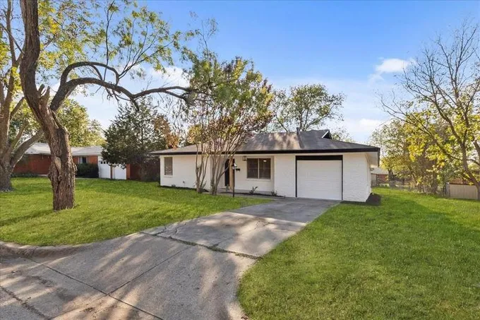 1204 Park Center St, Benbrook, TX 76126 for Sale