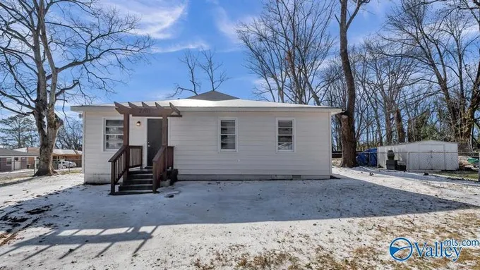 2703 Cave Ave NW, Huntsville, AL 35810  MLS# 21851774 for Sale