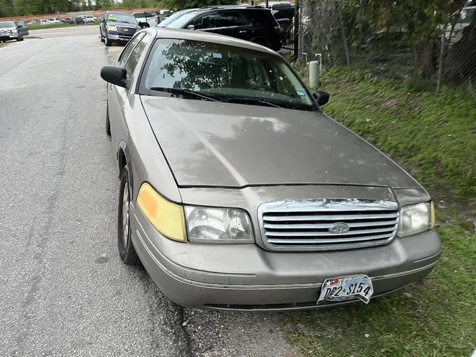 2004 Ford Crown Victoria Sedan 4-Dr for Sale