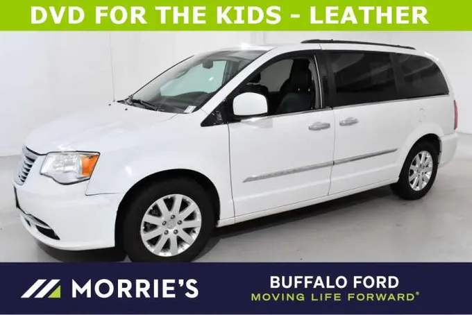 2015 Chrysler town & country White, 137K miles for Sale