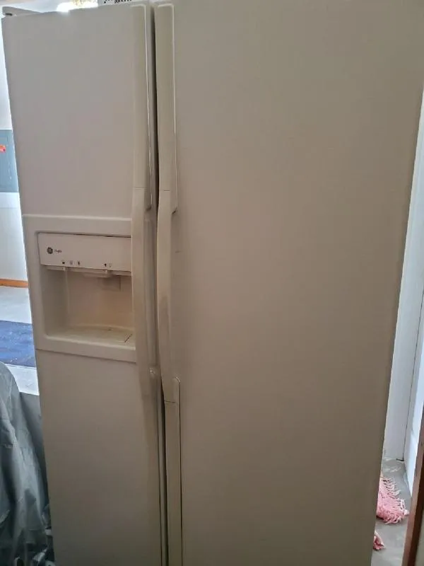 General Electric side by side refrigerator for Sale