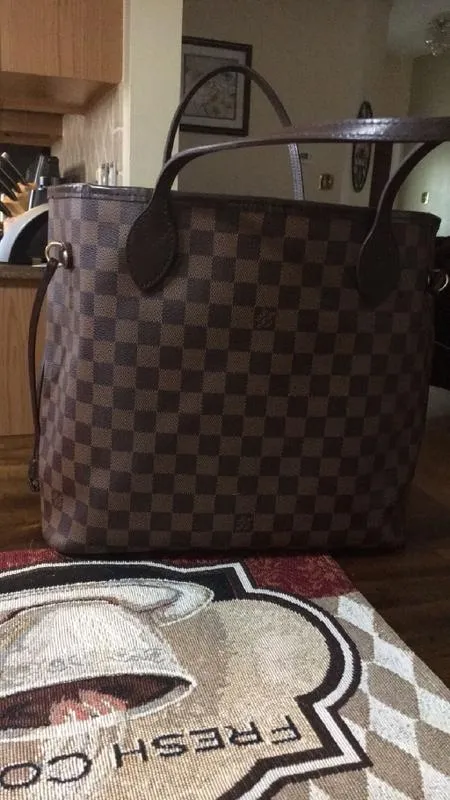 Louie Vuitton women s purse for Sale