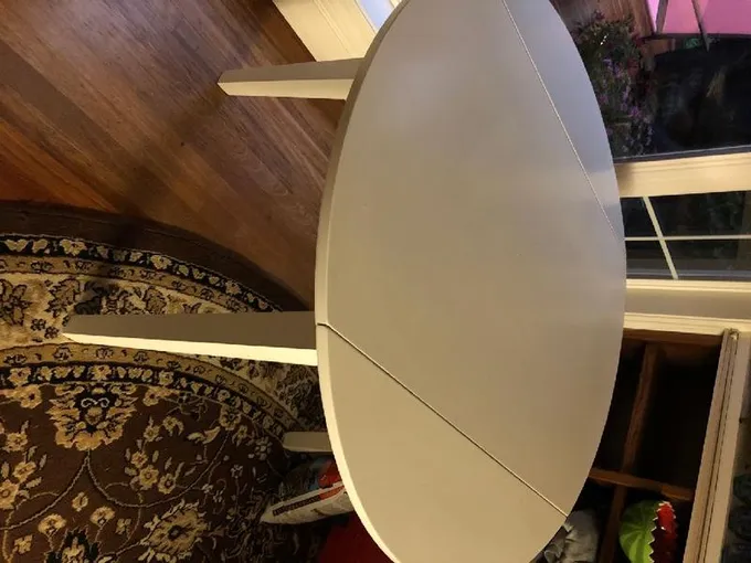 White Round Tale for Sale