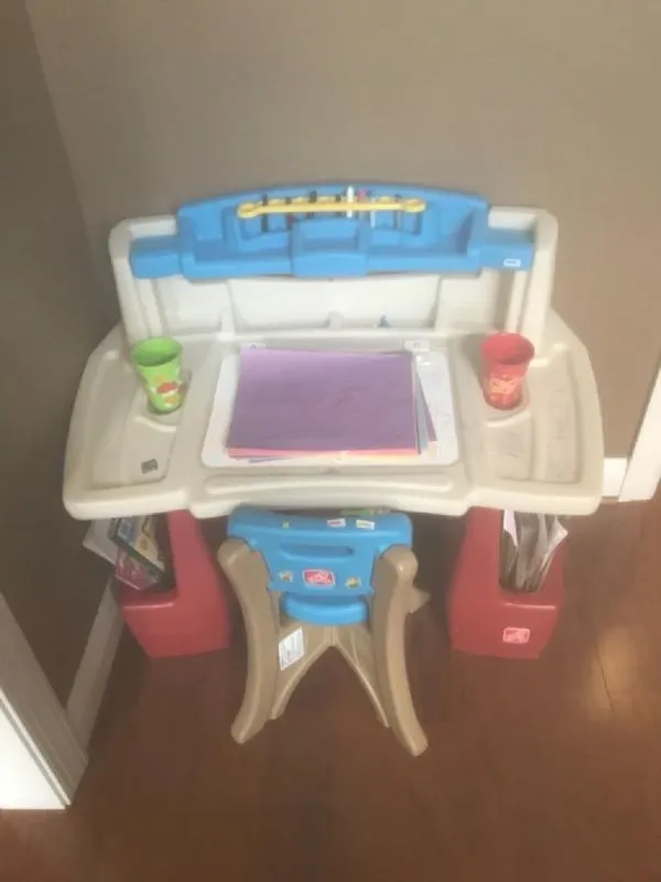 Kid s desk for Sale