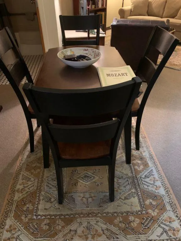 Table rectangle or round with fold down leaves, 4 chairs like new. for Sale
